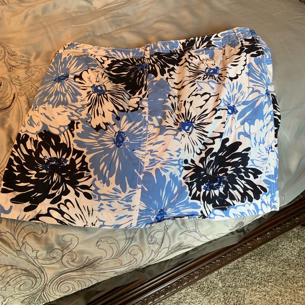 Skirts - Picture 2 of 3